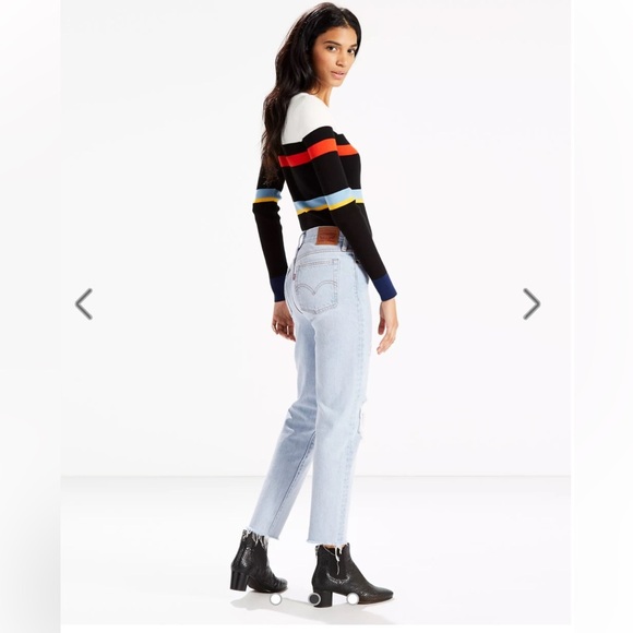 Levi's Premium WEDGIE FIT Light Wash Size 30, High Rise, Straight Leg Distressed - Picture 3 of 17